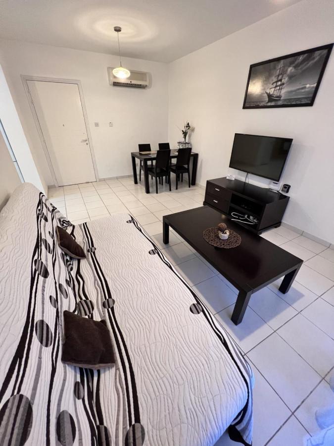 Iris Village Пафос Екстер'єр фото