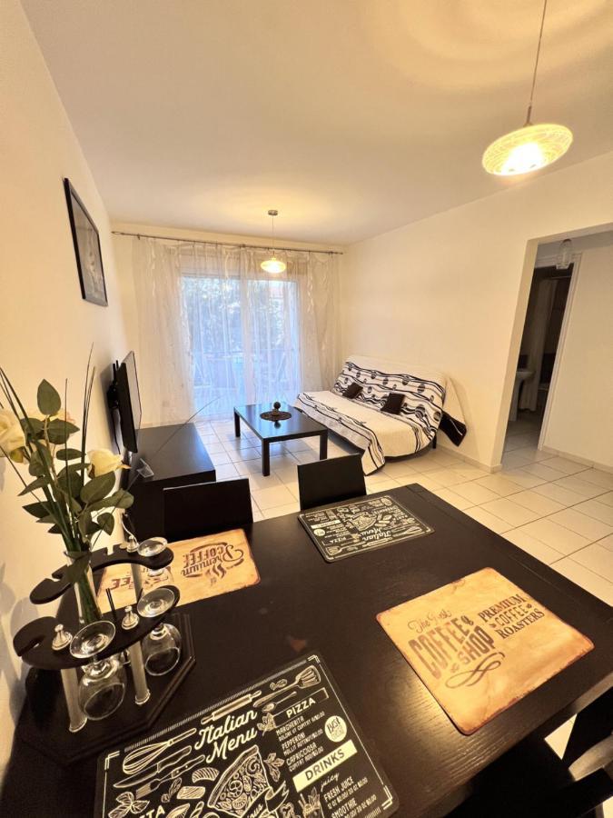 Iris Village Пафос Екстер'єр фото