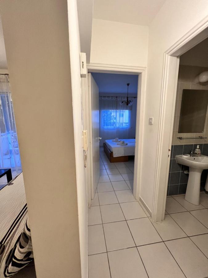 Iris Village Пафос Екстер'єр фото