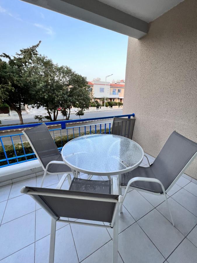 Iris Village Пафос Екстер'єр фото