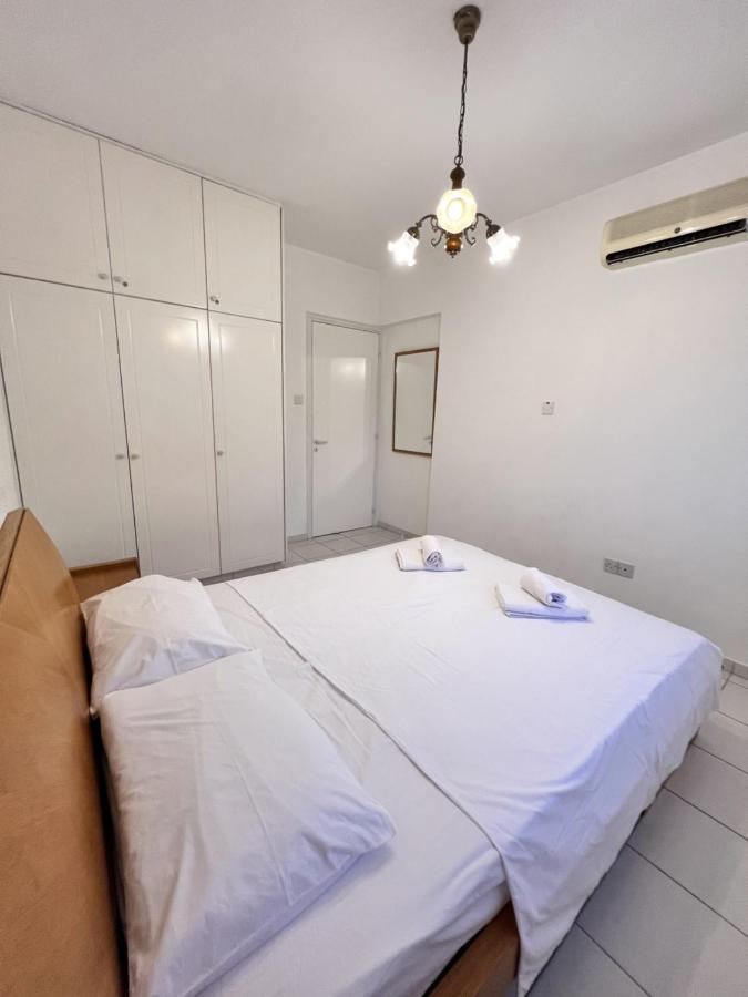 Iris Village Пафос Екстер'єр фото
