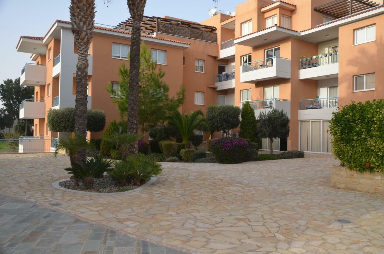Iris Village Пафос Екстер'єр фото