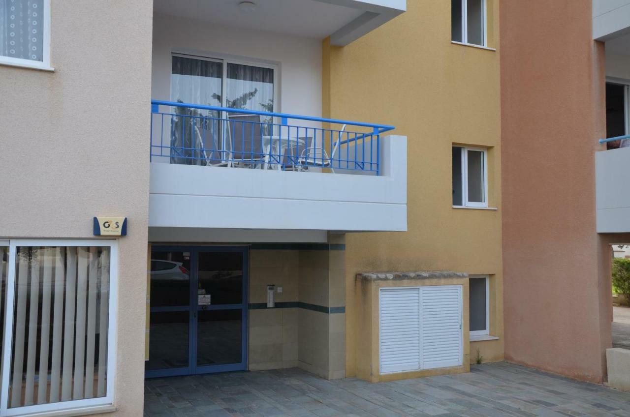 Iris Village Пафос Екстер'єр фото
