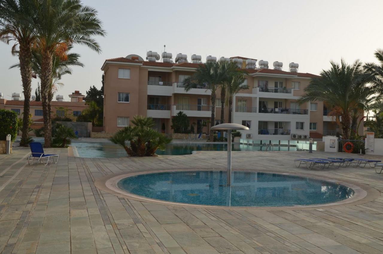 Iris Village Пафос Екстер'єр фото