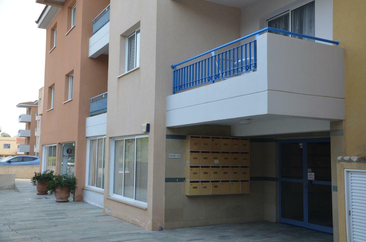Iris Village Пафос Екстер'єр фото